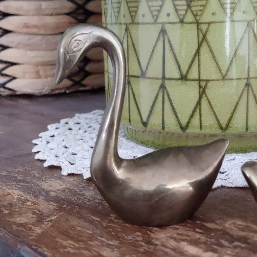 Mid Century Vintage Brass / Gold Swan Figures - Picture 8 of 9